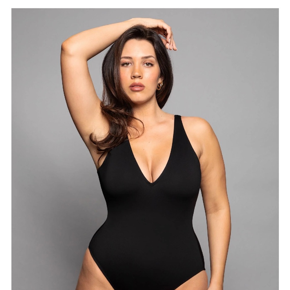 TA3 sculpting one piece plungey swimsuit size large